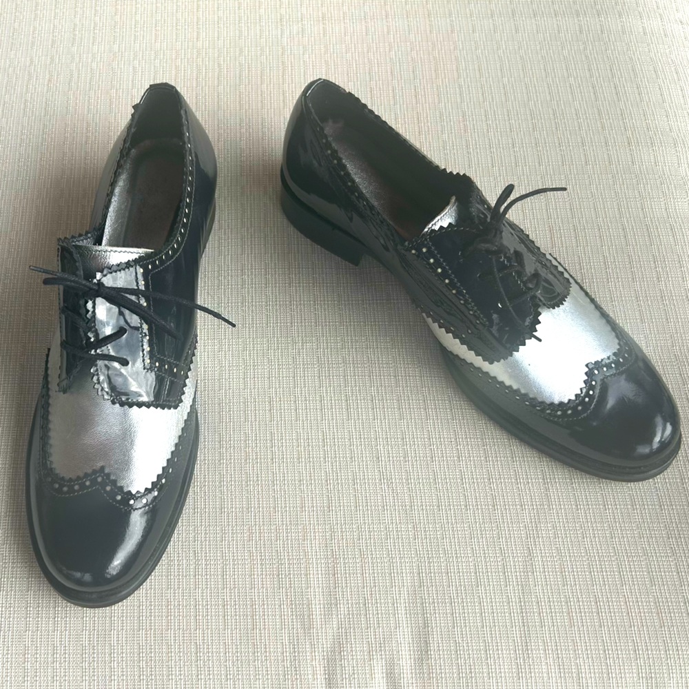 Black Patent Leather and Silver Oxford Shoes, size 8 (EU 38) - Picture 4 of 4